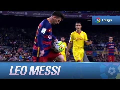 Buen control de Messi, remata pero despeja Canella bajopalos