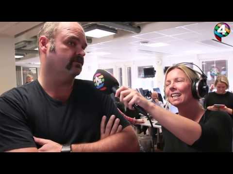 Misjonen prøver seg på boksemaskina