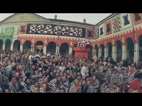 Mugnaia e Scacchi aranceri - foto di gruppo 4K 360°- Carnevale Ivrea 2017