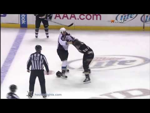Chris Stewart vs Troy Bodie