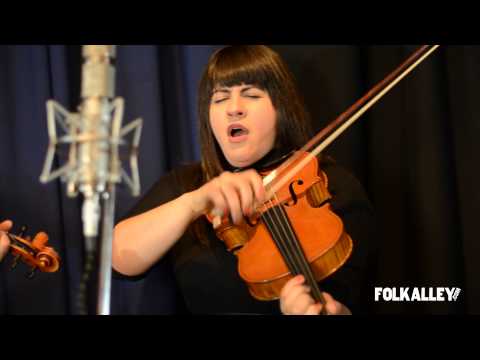 Folk Alley Sessions: Laura Cortese & the Dance Cards - "Into The Dark"