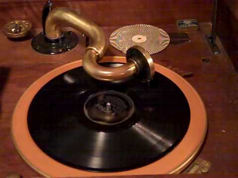 Fred Waring's Pennsylvanians - Any Way the Wind Blows - Roaring 20's.MP4