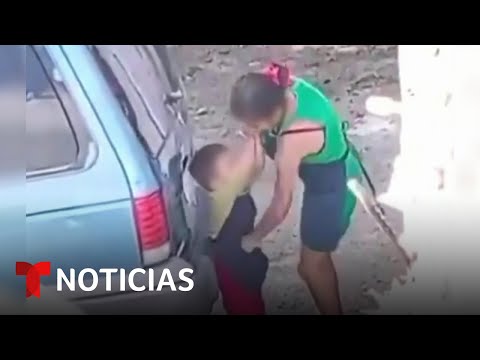 Una mujer es detenida por golpear a su hijo de apenas 4 años en México | Noticias Telemundo