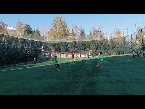 Top sürme ve pas isabet çalışması.