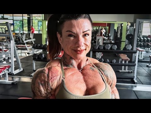 Anna Terzo / Backstage women’s bodybuilding posing Italy 2024 🔥🔥🔥