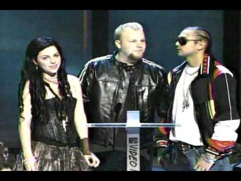 Amy Lee and Ben Moody (Evanescence) Presenting Award Best Video From A Film VMA 2003 wmv