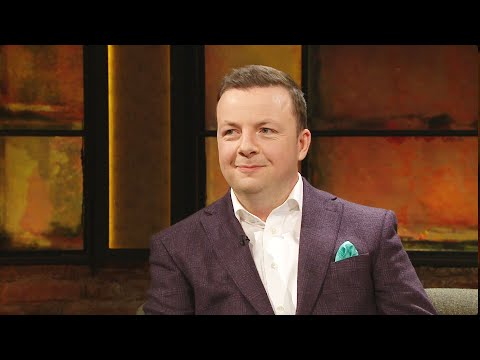 Oliver Callan as Mícheál Ó Muircheartaigh on the big Christmas shop! | The Late Late Show | RTÉ One