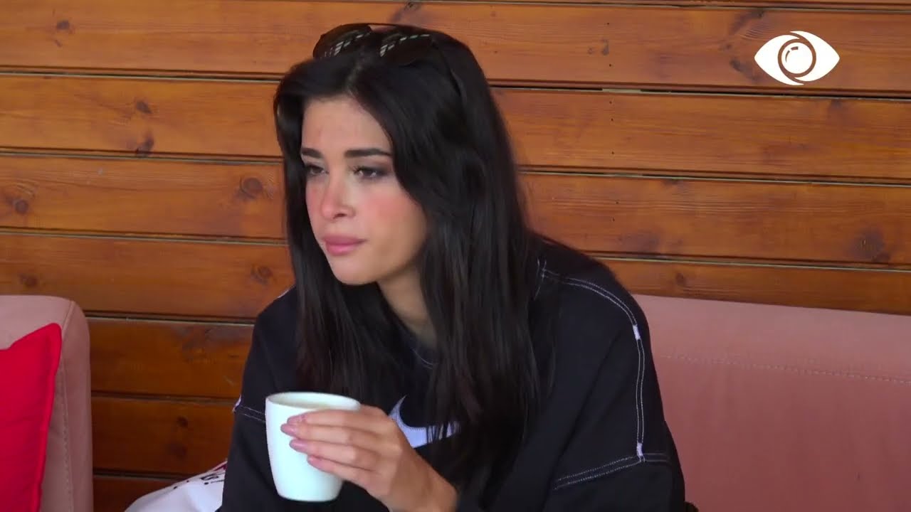 Luizi i bën kafenë e mëngjesit Jorit