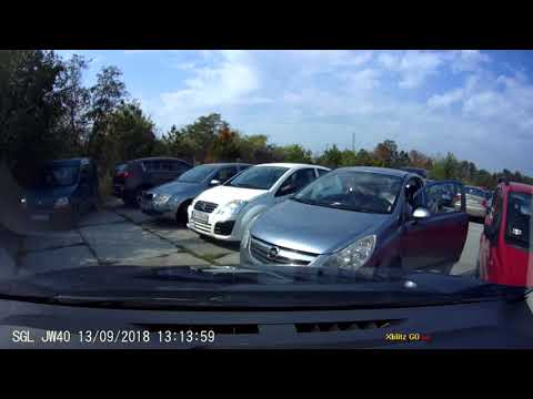 Nagrał wandala który niszczy mu samochód