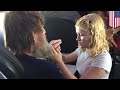 Teen helps blind, deaf passenger communicate on flight - TomoNews