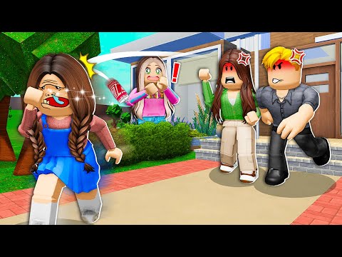 Family Kicked Out Their UGLY Daughter.. I Changed Her LIFE! (Roblox)