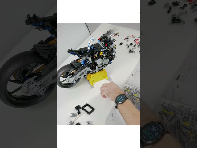 Vídeo relacionado con CASAFUNY Technic Moto Juguete de Construcción (434 Piezas) Compatible con Lego Technic Moto de Juguete para Construir Maqueta Motocicleta Vehículos de Juguete para Niños y Niñas de 6 Años en Adelante