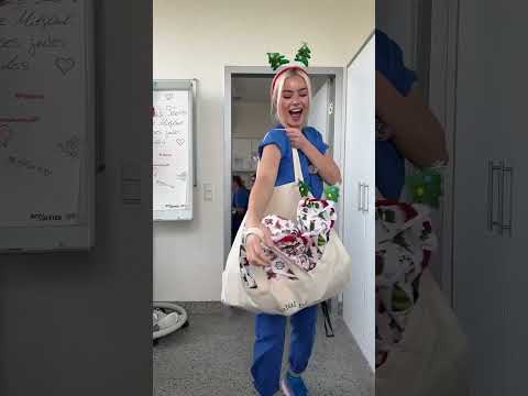 It's Kim's early Christmas shift 🎄🎅🏼❤️‍🩹🏥#nurse #shorts #skim