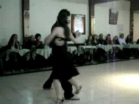  Federico Naveira  and  Inés Muzzopappa  are  dancing  to  the  tango  "  Ataniche  "