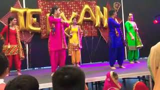 Dance performance girls bhangra @ Teeyan Perth Australia 2017