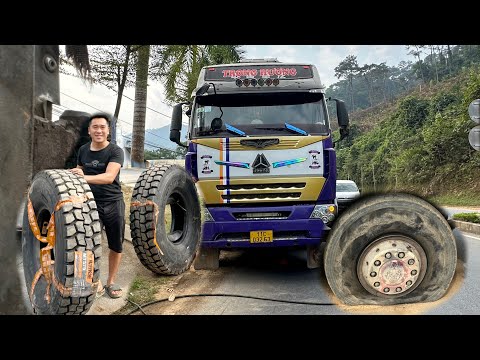 Go 100 km to change tire for 4-legged howo truck, tire exploded on the road