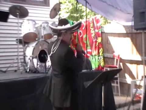 Adalid Cantando en DDP