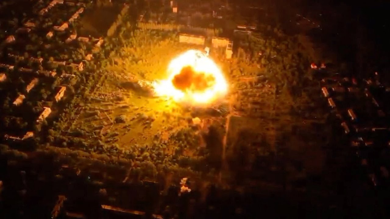 RECORD DRONE SWARM HITS RUSSIA: MOSKOW REGION AND SEVERAL OTHERS PLUNGED INTO DARKNESS || 2025