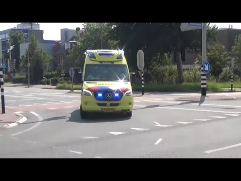 Ambulance's met spoed Onderweg in Haarlem