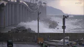 preview picture of video 'Rough sea.Itoigawa Geopark.at Oyashirazu beach(Japan) 大荒れの親不知。浜辺の風景'