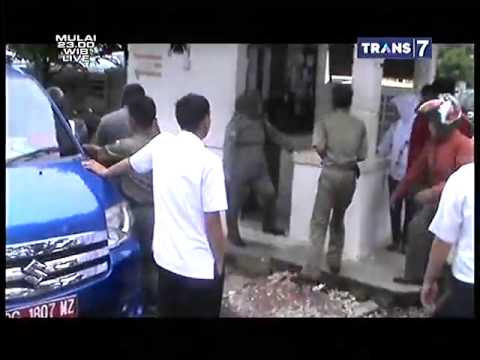Redaksiana Trans 7 - Gara Gara Uang Gaji Dipotong, Satpol PP Serang Temannya   26 Maret 2015