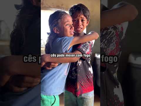 Vídeo mostra castigo criativo para fazer os irmãos confessarem travessura! 😮🤣