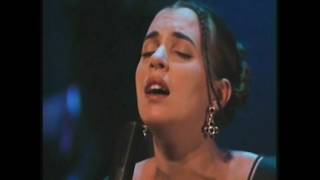 Madredeus - o pastor, ao longe o mar, ajuda. 1994 (subtitle portuguese)