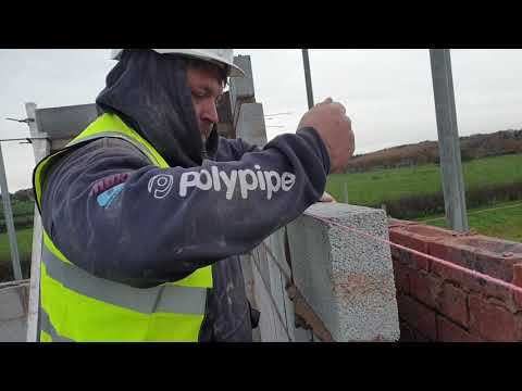 Bricklaying - How To Lay Bricks Level & Plumb To The Line
