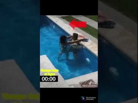 Marido volta do trabalho e encontra a esposa na piscina com amante