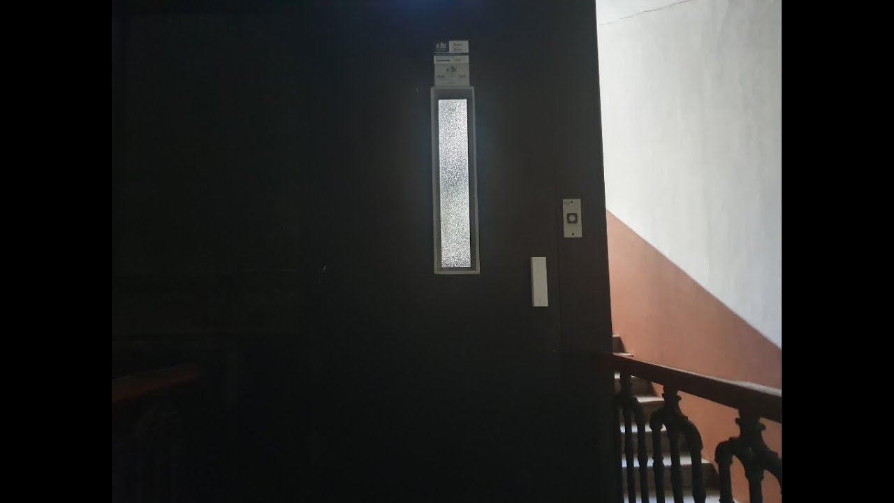 Small elevaTOUR@Via Alessandro Scarlatti 110, Naples, Italy