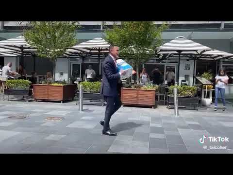 Toilet paper roll AUCTION 🧐😱 in Australia