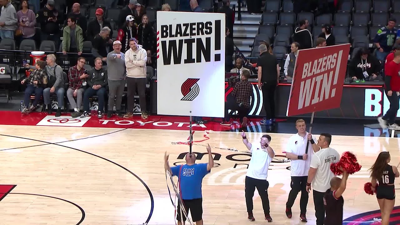 The Amazing Chin Balancer Steals The Show At Lakers vs Trail Blazers 😂