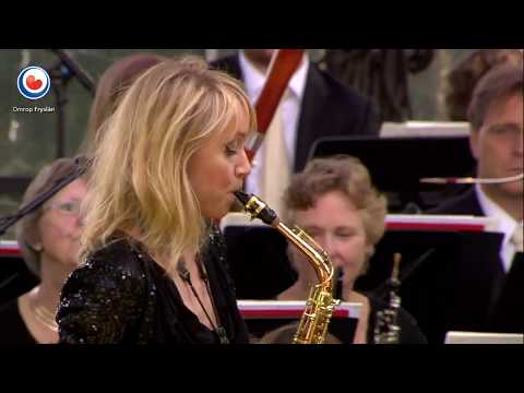 Femke IJlstra plays A swingin ' Safari - Bert Kaempfert