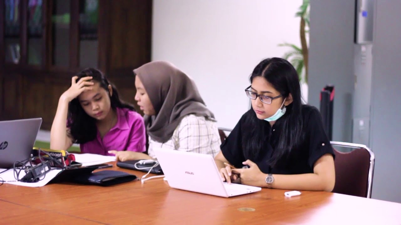 Company Profile Universitas Pembangunan Nasional 