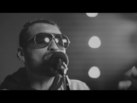 Bayonics - Sigo Firme (Official Music Video)