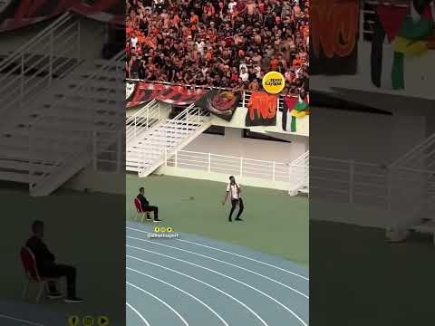 كابو &quot;الأورونج بويز&quot; يشعل مدرجات بركان بعد هدف التعادل