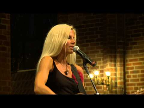 Nilla Nielsen - Himmelen måste saknat sin ängel (Live in Helsingborg)