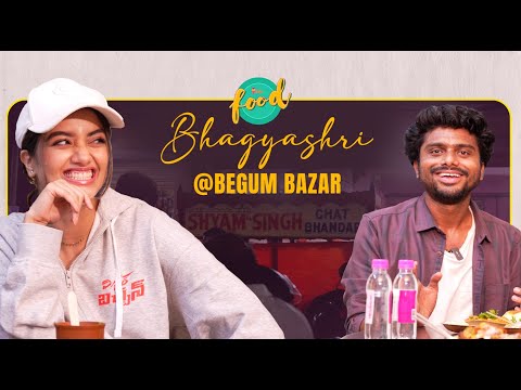 SNEAKING BHAGYASHRI BORSE INTO BEGUM BAZAR CHAAT BHANDAR