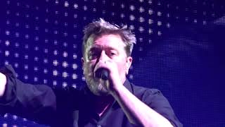 Elbow Singing the classic Fugitive Motel in Birmingham Genting Arena 03/03/18