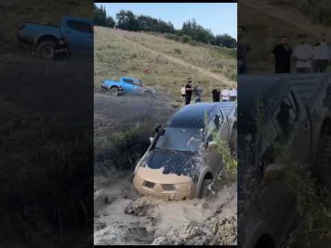 Ven 1 charco y se creen que están en el Dakar… “Mitsubishi L200” #mitsubishi #mitsubishil200 #humor