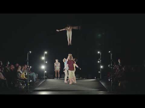 Avec A Simple Space, la compagnie australienne Gravity & Other Myths t 