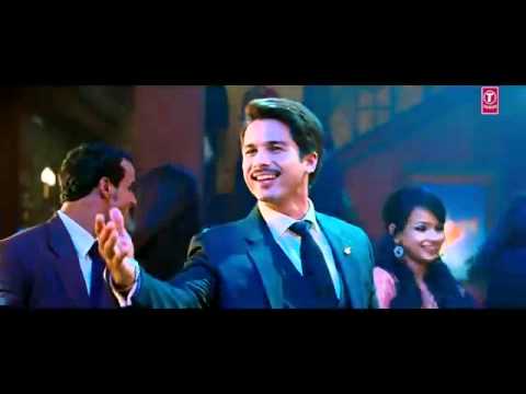 An Amazing Foot Tapping song from Mausam.