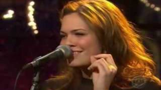 Mandy Moore - Looking Forward to Looking back