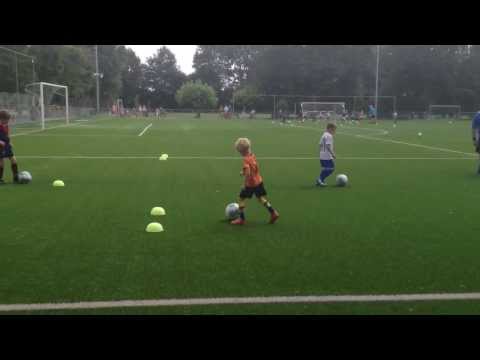 Max' eerste training bij VV Bavel M2