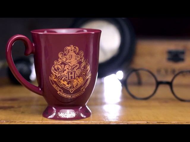 Vídeo relacionado con LolaPix Taza Hogwarts. Regalos Frikis personalizados. Tazas personalizadas de cerámica. Taza Desayuno. Regalo Original. Hogwarts