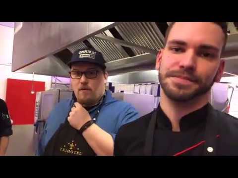 Onni Schlebusch (Antenne MV) kocht im Trihotel Rostock mit Hörern.