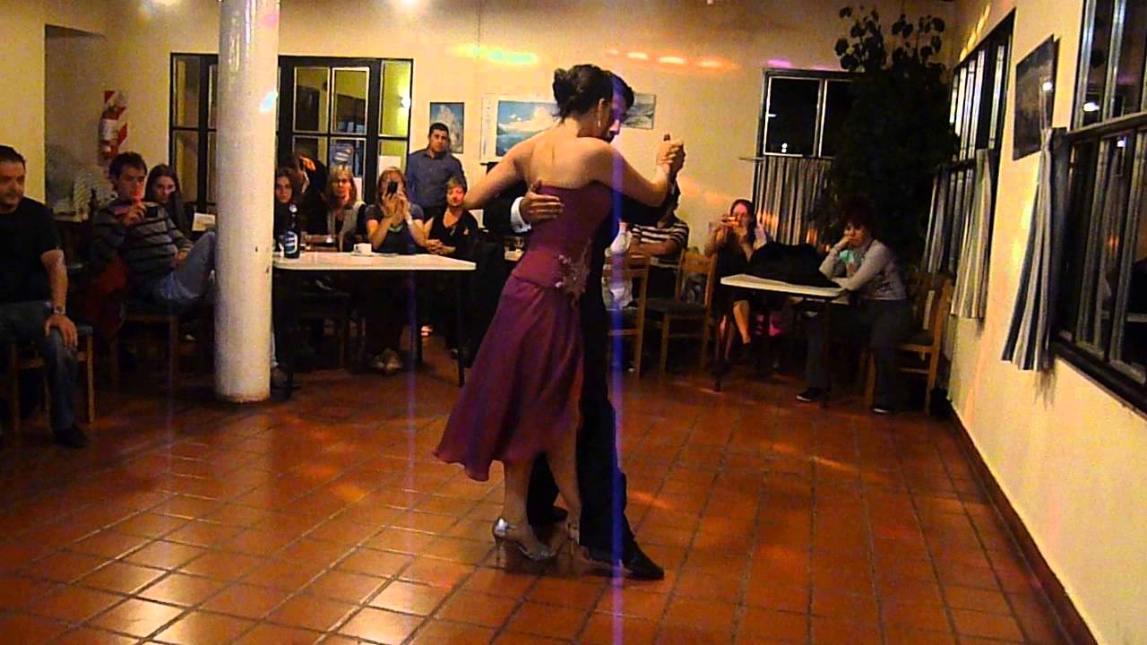 Julieta Qüesta y Rauli Choque bailan el tango "Todo" en El Calafate 2013
