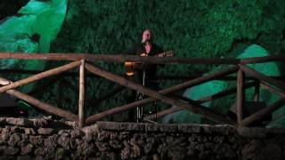 Canción "Hoy no me levanto yo" de Amancio Prada,Cueva del Agua de Quesada, Jaén. 6 de Agosto de 2016