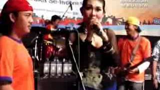 Download lagu Om Sera Don't Worry Via Vallen Live Bangkalan mp3