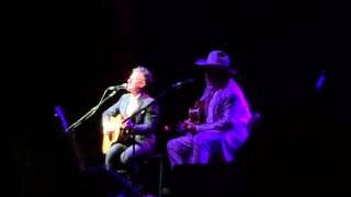 Lyle Lovett performs &quot;Give Me Back My Heart&quot; live